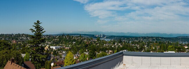 Building Photo - 2820 17th Ave S