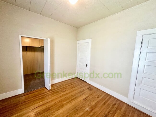 Building Photo - 3-Bedroom, 2-Bathroom House with Attached ...