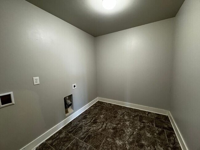Building Photo - Home in Tech Corridor/Research Park with FENCED YARD and BONUS ROOMS
