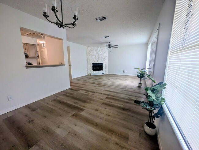 Building Photo - 6221-6223 Sandlin - B&amp;B
