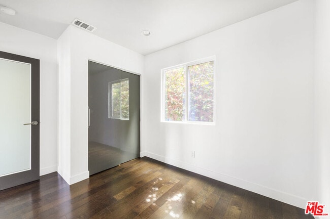 Building Photo - 1806 Ashmore Pl