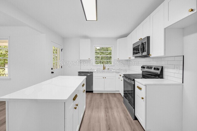 Building Photo - 2678 Rainbow Forest Dr