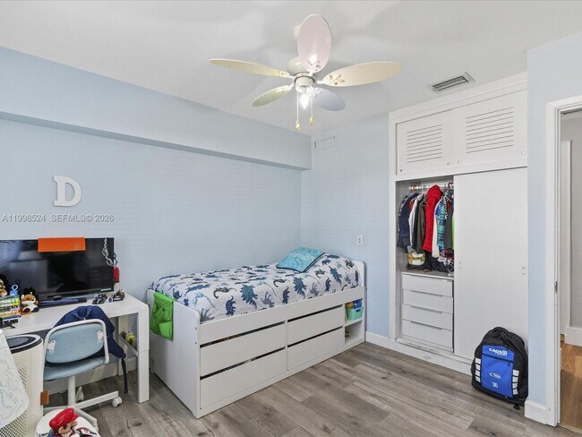 Building Photo - 2648 NE 26th Ave