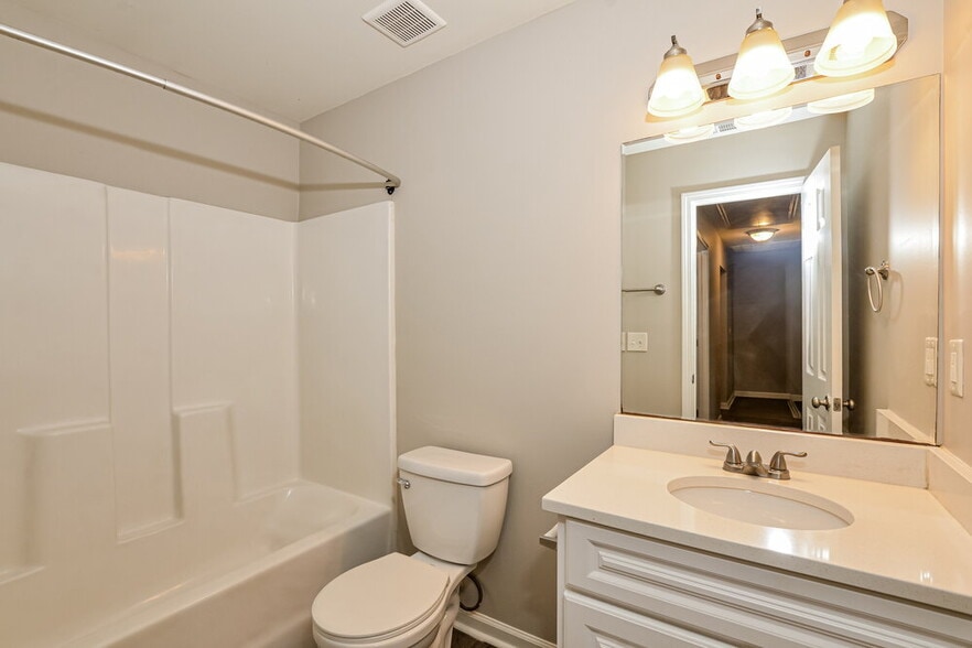 Building Photo - 13183 Sandbourne S