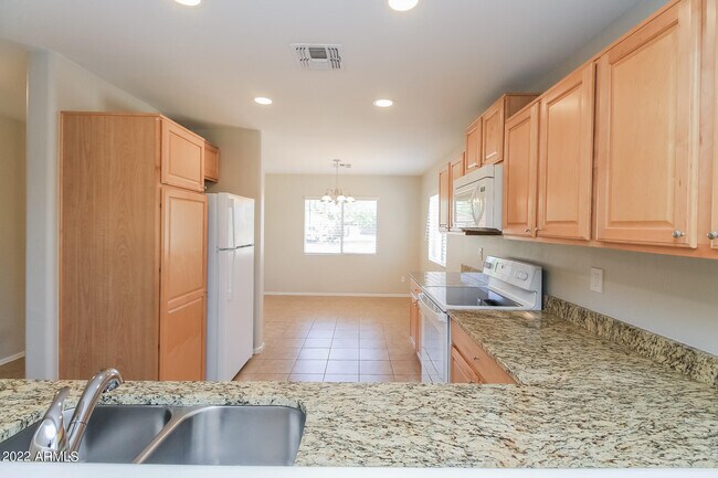 Building Photo - 4147 E Sierrita Rd