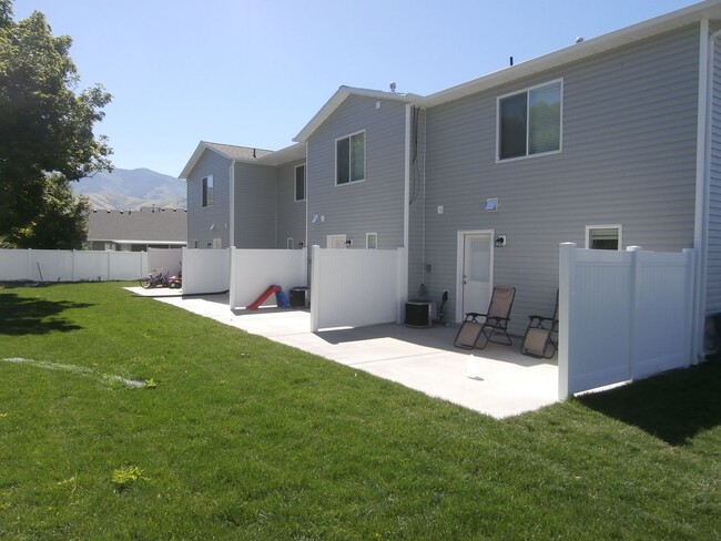 Building Photo - Upscale 3 Bedroom Tremonton Apartment Home