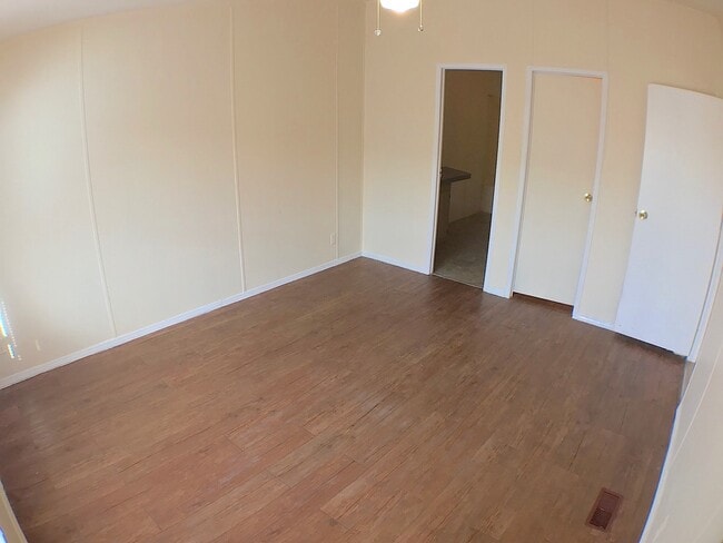 Building Photo - East El Paso 3 bed Refrig A/C