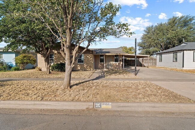 Building Photo - 703 Ainslee St