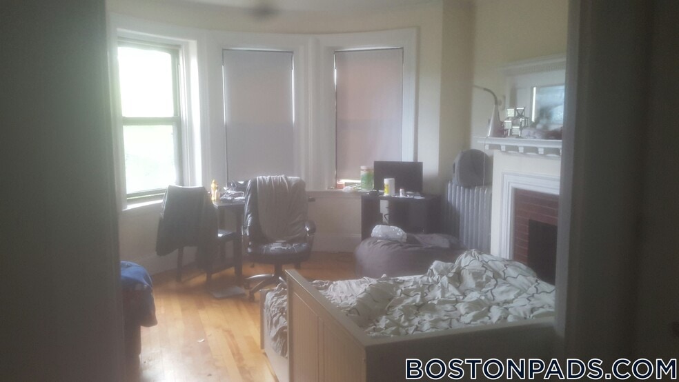 Building Photo - 21 Brighton Ave