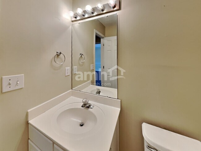 Building Photo - 190 Royalton Rd