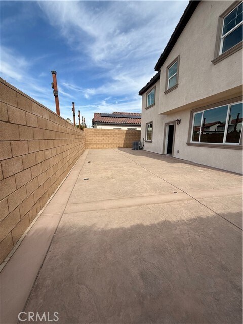 Building Photo - 7398 N Maple Ave