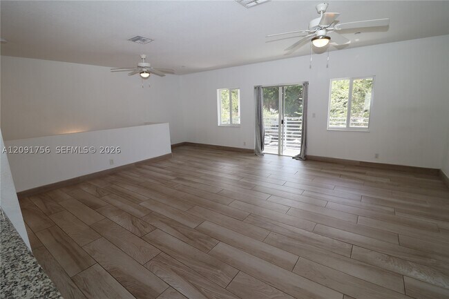 Building Photo - 605 NE 28th St