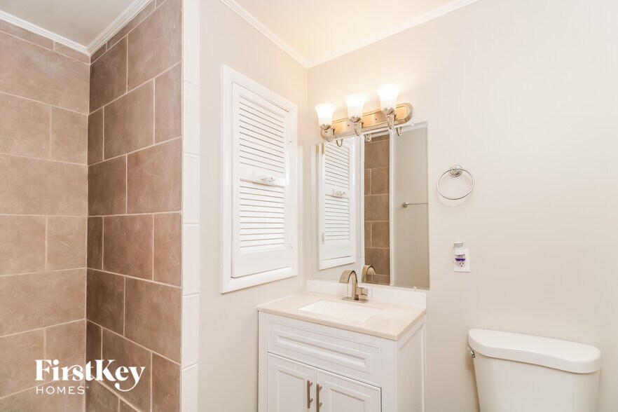 Building Photo - 1724 Waverly St