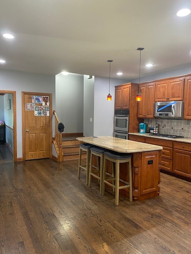Building Photo - 9266 Maura Ct