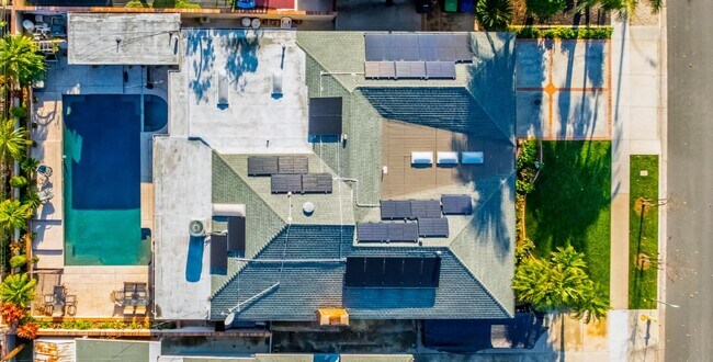 Building Photo - 14132 Carfax Ave