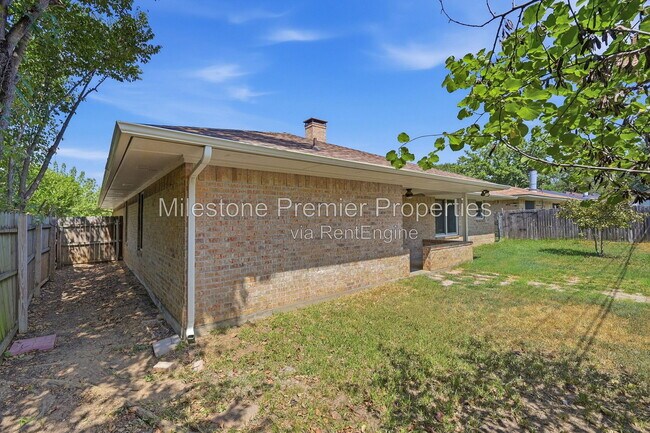 Building Photo - 1908 Paula Dr