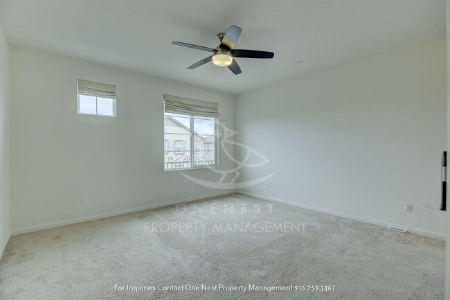 Building Photo - 4 bedroom 3 bathroom home, right next to W...