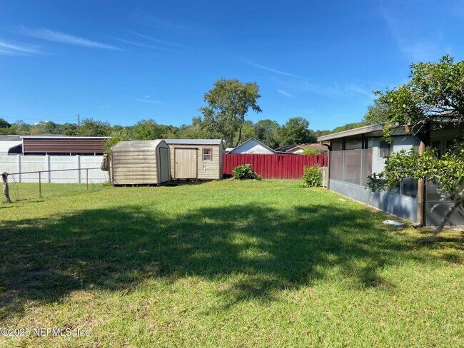 Building Photo - 1120 Bluehill Dr N