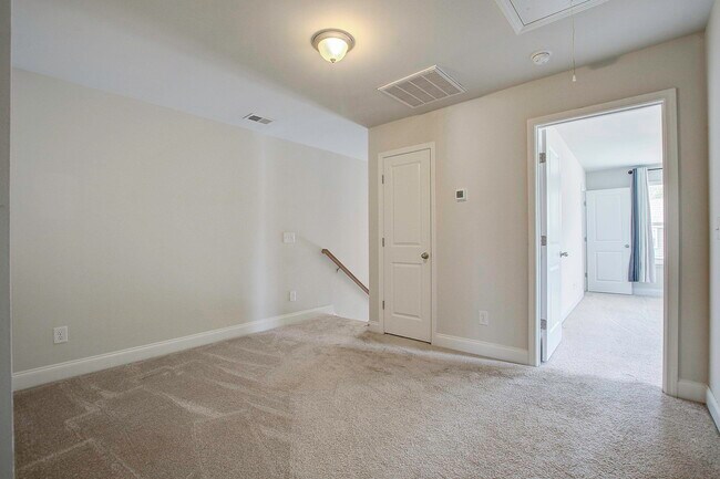Building Photo - 7824 Montview Rd