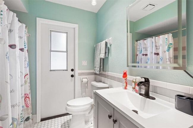 Building Photo - 27401 Voyageur Dr