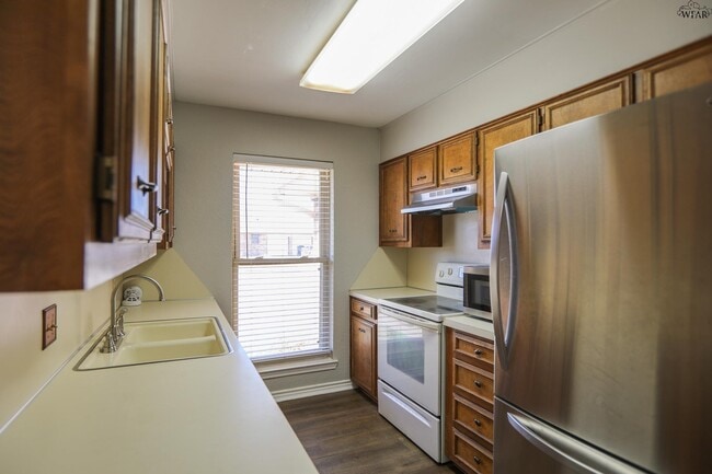 Building Photo - 5403 Hooper Dr