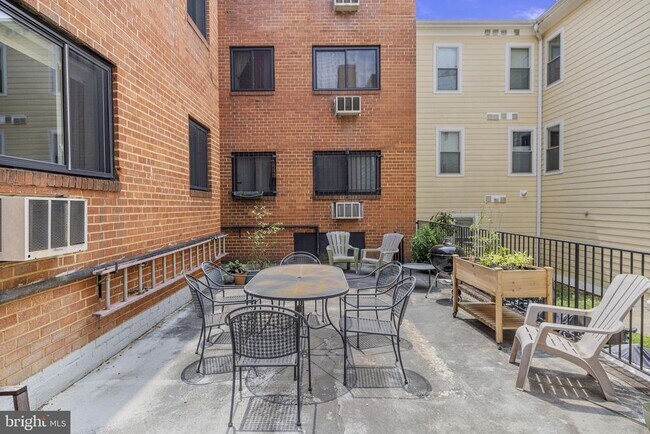 Building Photo - 1341 Clifton St NW