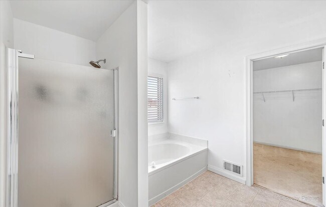 Building Photo - 228 White Oak St