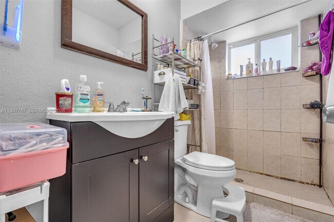 Building Photo - 17930 NE 6th Ave