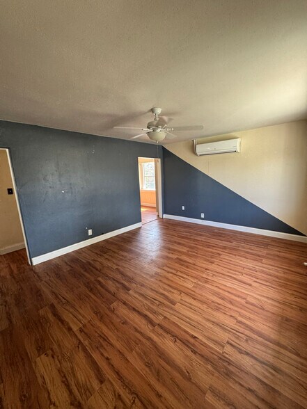 Building Photo - 4613 SW 16th Ave