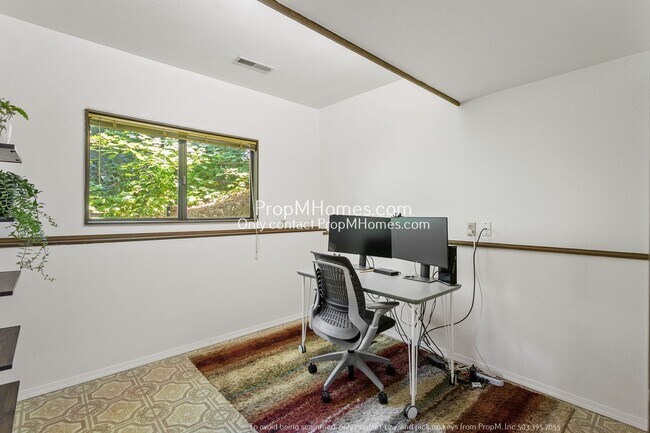 Building Photo - Mid-Century Modern Three Bedroom in Happy Valley!