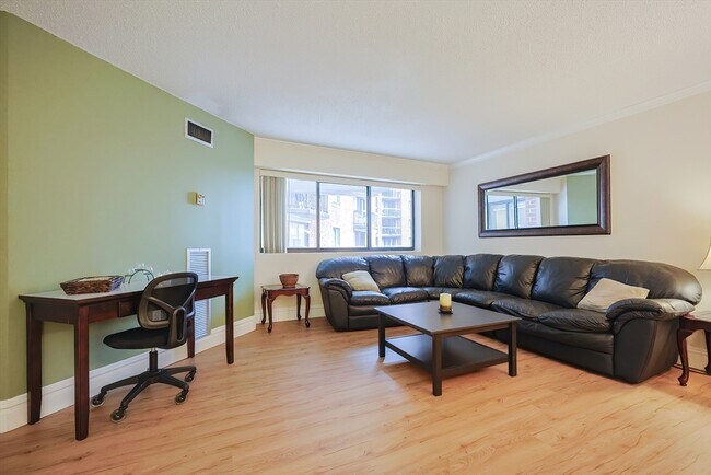 Building Photo - 15 N Beacon St