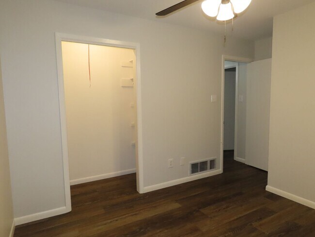 Building Photo - Spacious 4-Bedroom Home in Whitehouse ISD – Pet-Friendly with Large Fenced Yard! Bonus: Lawncare ...