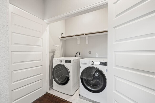 Building Photo - 11909 Primrose Creek Trail