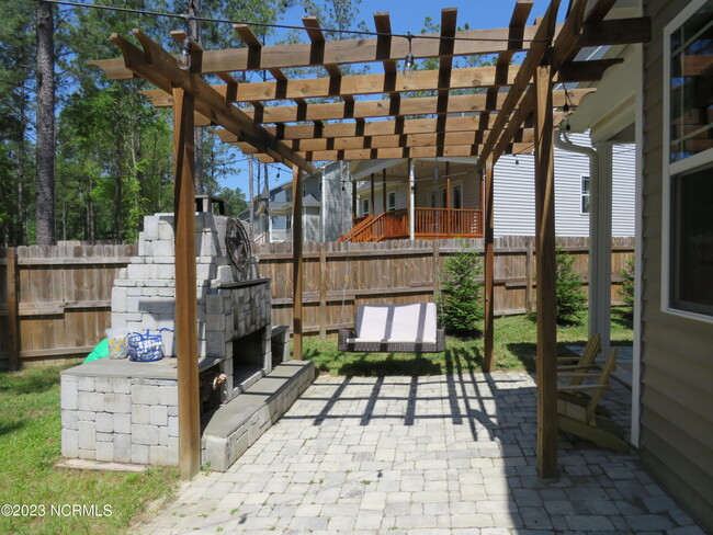 Building Photo - 425 Palisades Dr
