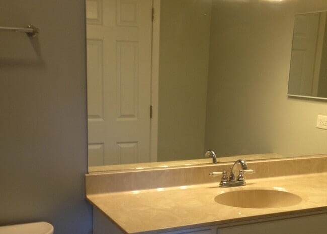 Building Photo - 1300 Queensgreen Cir