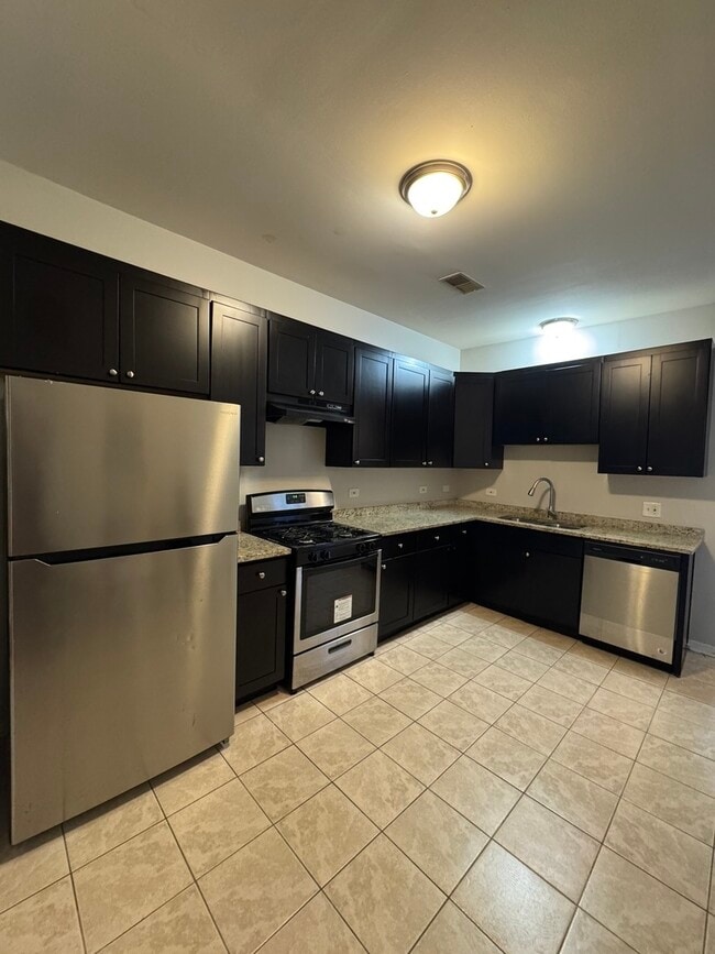 Building Photo - 6130 S Rhodes Ave