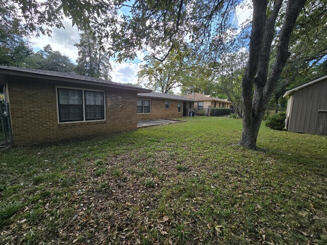 Building Photo - 516 Lehigh Pl