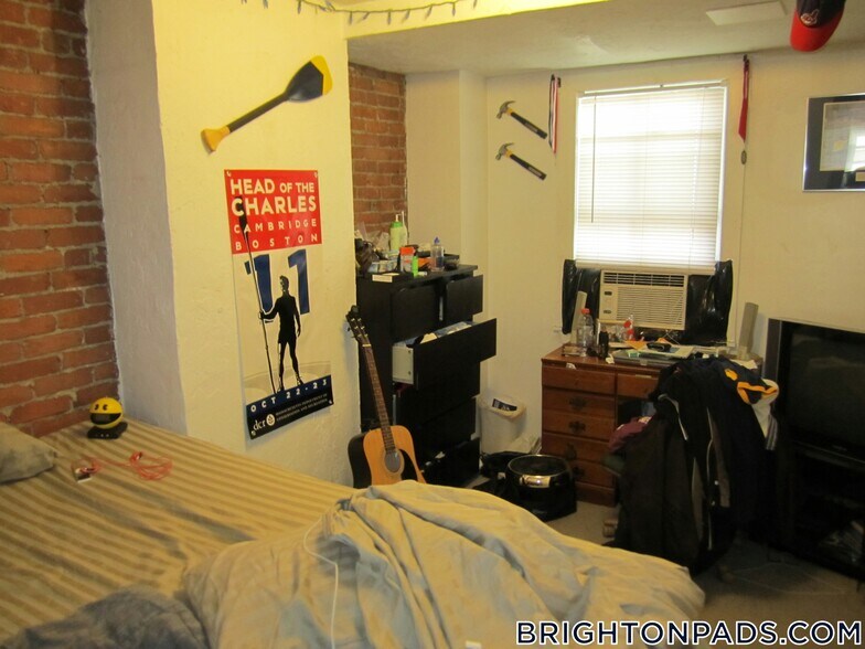 Building Photo - 66 Murdock St