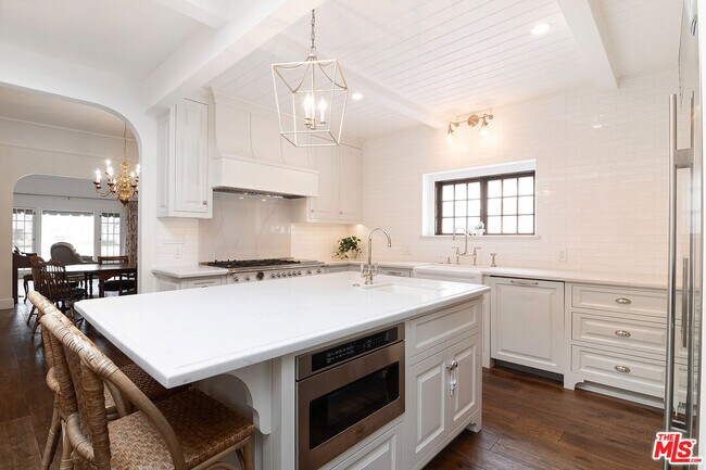 Building Photo - 106 N Citrus Ave