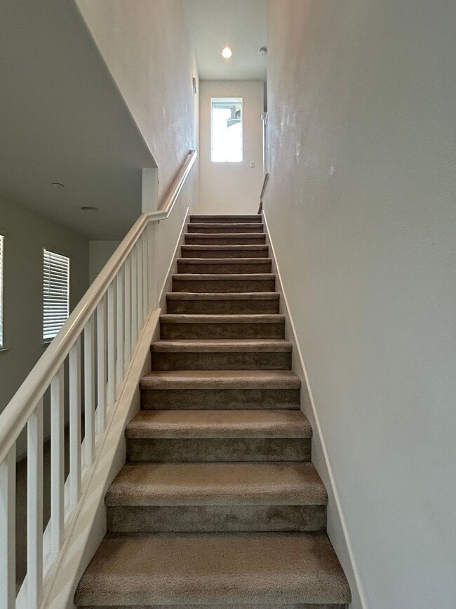 Building Photo - Spacious Beautiful Home in Fantastic Gilro...