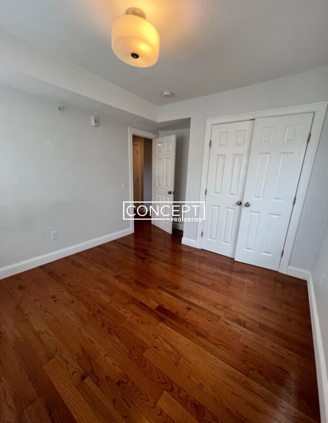 Building Photo - 108 Maverick St