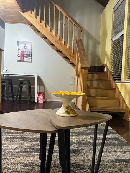 Building Photo - 3115 N Lake Blvd