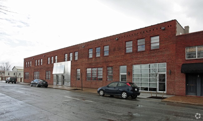 Building Photo - 2906 W Clay St
