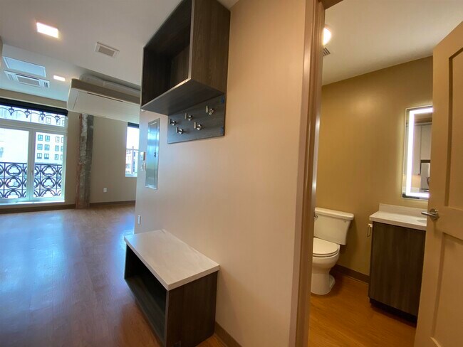 Building Photo - 83 Hanover St