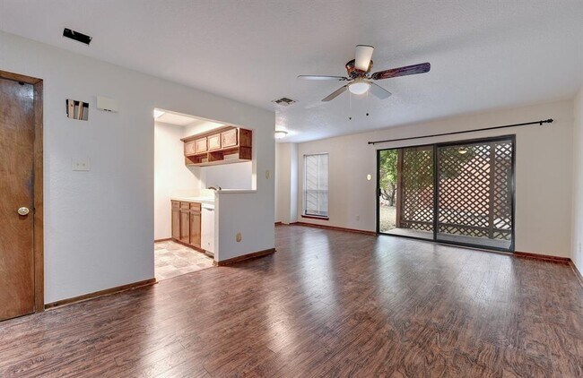 Building Photo - 10 Cypress Fairway Village