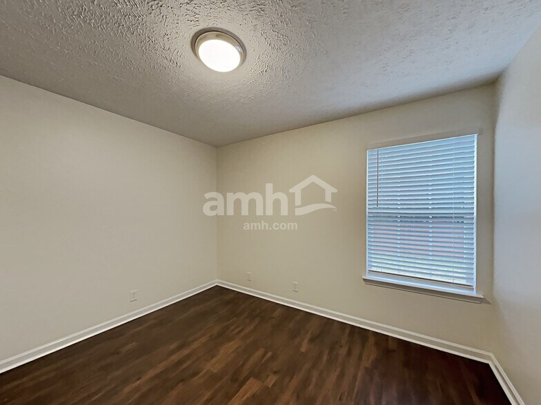 Building Photo - 1911 Odessa Ave