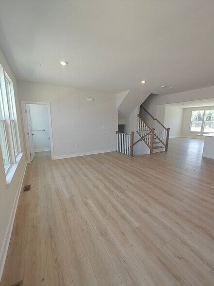 Building Photo - 109 S Durham Dr