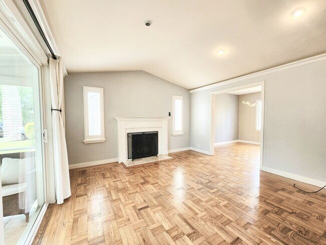 Building Photo - Two bed house in San Mateo