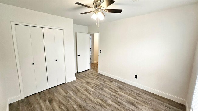 Building Photo - 1802 Vanessa Dr