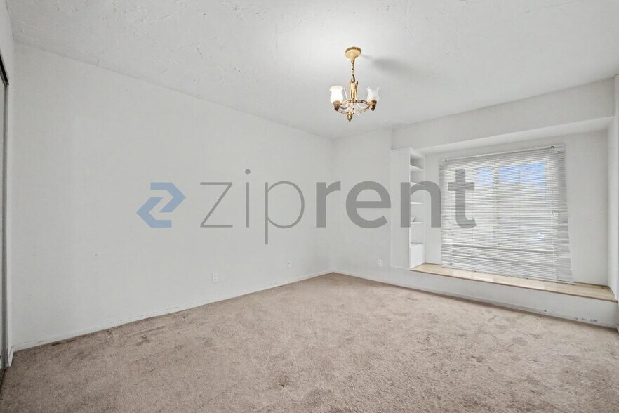Building Photo - Unit
